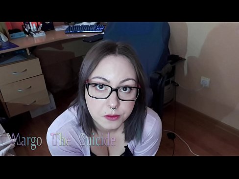 ❤️ Ragazza sexy con gli occhiali succhia il dildo profondamente sulla macchina fotografica Fottutaal it.assistirhentai.ru ❌❤